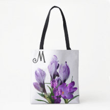 Maßgeschneidertes M Monogramm hübsches lila Blumen