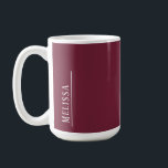 Maßgeschneidertes Monogramm, moderne Bordeaux Kaffeetasse<br><div class="desc">Einfachheit ist oft die beste Kunst: Einfache Typografie und eine moderne bordeauxfarbene geben diesem Design eine elegante Leichtigkeit. Niedlich, trendig und persönlich, es ist ein Geschenk, das sie lieben wird. Sehen Sie sich die komplette Kollektion an und erstellen Sie Ihr eigenes Set von Schreibwaren & Geschenken für jemanden, der etwas...</div>