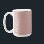 Maßgeschneidertes Monogramm, modernes Rosa Kaffeetasse<br><div class="desc">Einfachheit ist oft die beste Kunst: Einfache Typografie und eine moderne staubige Rosa Farbe verleihen diesem Design eine elegante Leichtigkeit. Niedlich, trendig und persönlich, es ist ein Geschenk, das sie lieben wird. Sehen Sie sich die komplette Kollektion an und erstellen Sie Ihr eigenes Set von Schreibwaren & Geschenken für jemanden,...</div>