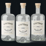 Maßgeschneidertes Schwarz Vintag Alkoholflaschenetikett<br><div class="desc">Inspiriert mit klassischem Whiskey-Label,  Schwarzes Gold und Beige Spaß Vintag,  bis zur Vollendung Erwachsenen Geburtstagsgeschenk Idee für Männer,  ideal für jedes Alter Geburtstag feiern,  oder andere Anlässe. Stellen Sie es mit Ihrem eigenen Text und Ihrer eigenen Farbe ein.</div>