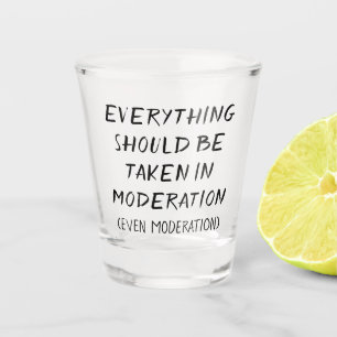 Mäßigung Adult Beverage Spaß Brush Quote Schnapsglas