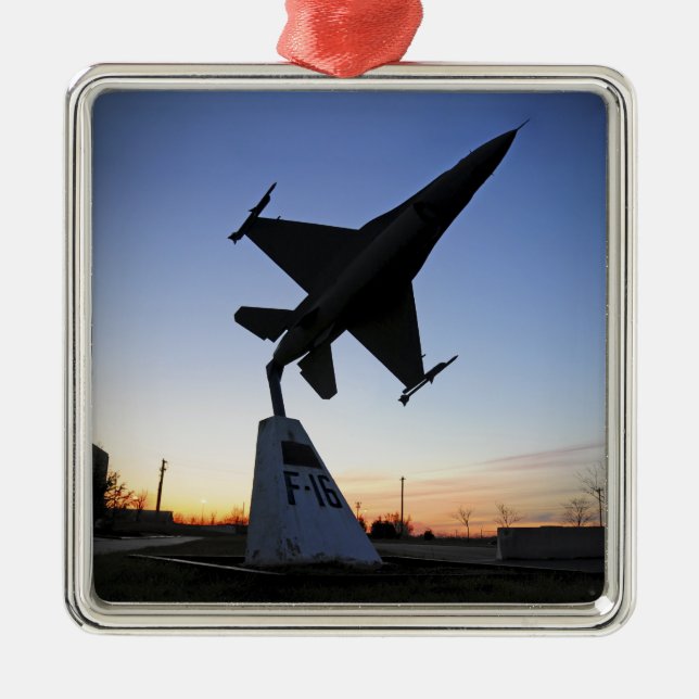 Maßstabsmodell eines F-16 C-Kampffalken Ornament Aus Metall (Vorne)
