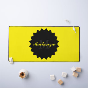 Mat de bureau jaune personnalisé avec nom et initi