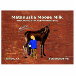 Matanuska Moose Milk Fotoskulptur Magnet<br><div class="desc">Das Firmenlogo des weltberühmten und völlig mythischen Matanuska Elche Milchbauernhofs in Willow Alaska überlagerte sich auf einem Hinterbild der inneren Rinde eines Birkenbaums. Das Bild zeigt eine Milchmädchenmanufaktur Matilda, den ersten Molkereichen des Bauernhofs. Ob Sie es glauben oder nicht, es gibt Elchsereien, eine kleine Zahl in Russland und eine in...</div>