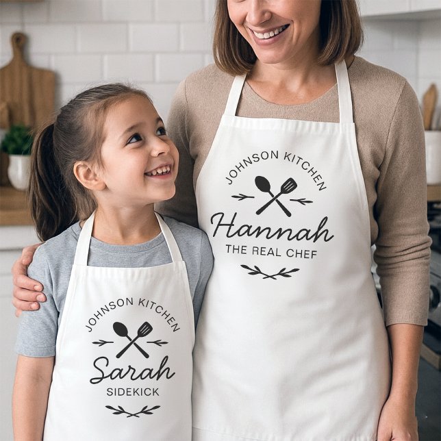 Matching Family Kitchen Aprons with Custom Names a Schürze (Von Creator hochgeladen)