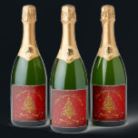 Matching Set Christmas Red Gold Tree Stars Name<br><div class="desc">Glühwein Flaschenetiketten - Frohe Weihnachten - Ändern Sie die Nachricht und den Namen / Jahr auf diesem Roten mit Gold Tree and Stars Design - - - - - - Sehen Sie meinen Laden für weitere Artikel mit diesem Design inklusive Teller, Napkins, Untersetzer, Balloons, Jagd, Desserts, Gefallen Boxen und viele...</div>