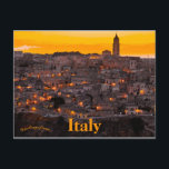 Matera Italien bei Sunset Postkarte<br><div class="desc">Diese Postkarte zeigt Matera Italien bei Sonnenuntergang. Es liegt in der Provinz Matera, in der Region Basilicata, in Süditalien. Es ist die Hauptstadt der Provinz Matera und war die Hauptstadt der Basilicata von 1663 bis 1806. Die Stadt liegt in einem kleinen Canyon, der von der Gravina, einem Fluss in Süditalien,...</div>