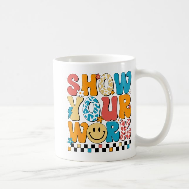 Mathematiklehrer zeigen Niedliche Testtagslehrerin Kaffeetasse (Rechts)