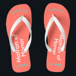 Matron of Honor NAME Coral Flip Flops<br><div class="desc">Heller Korallenhintergrund mit Ehrengatter in weißem Text und Name und Datum der Hochzeit in türkisblau geschrieben. Hübsches Strandziel Flip Flops als Teil der Hochzeitsfeier Gefallen. Originale Entwürfe von TamiraZDesign.</div>