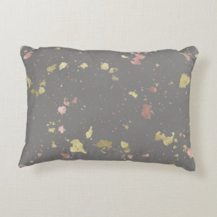 Matte Gold und Rose Gold Flakes Warmes Dunkles Gra Dekokissen