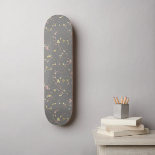 Matte Gold und Rose Gold Flakes Warmes Dunkles Gra Skateboard