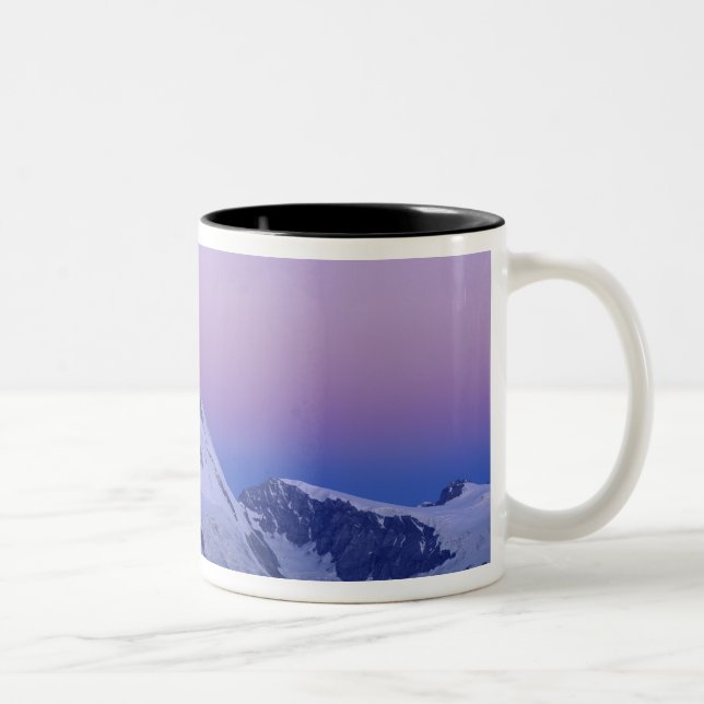 Matterhorn im Morgengrauen, Zermatt, Schweizer Alp Zweifarbige Tasse (Rechts)