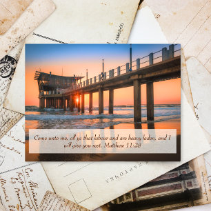 Matthew 11:28 Ozean-Sonnenuntergangs-Pier Gute Bes Postkarte