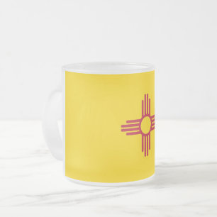 Mattierte kleine Tasse aus Glas mit der Fahne von