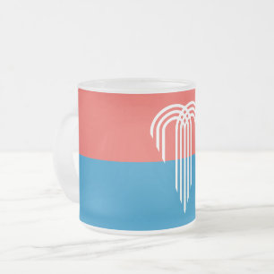 Mattierte kleine Tasse aus Glas mit der Fahne von 