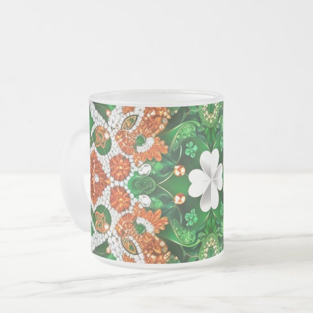 Mattierte kleine Tasse aus Glas mit irischen Farbe (Vorderseite Links)