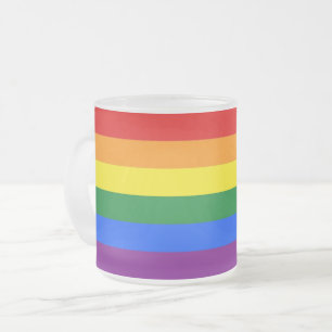 Mattierte Tasse aus Glas mit der Pride-Flagge für