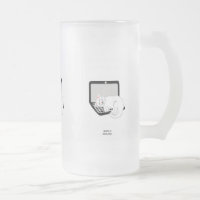 Mattierte Tasse aus Laptop mit weißer Katze