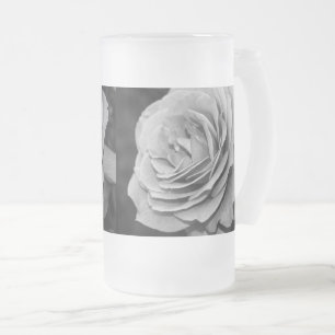 Mattierte Tasse von Schwarzweiß-Rosen-Glasbäern