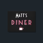 Matts Art Deco Diner Sign Leinwanddruck<br><div class="desc">Matts Art Deco Diner Sign Personalisieren Sie diese Sünde mit jedem Namen! Dieses Tafelschild in Weiß, Rot und Schwarz ist ein perfektes Accessoire für Ihr stilvolles Haus. Die Kaffeetasse sorgt für eine warme Touch. Art Deco war eine Pastiche von vielen verschiedenen Stilen, manchmal widersprüchlich, geeint durch den Wunsch, im frühen...</div>