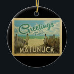 Matunuck Beach Vintage Travel Keramik Ornament<br><div class="desc">Diese Grüße von Matunuck Vintage Postcard Design verfügt über einen Sandstrand mit einem schönen türkisfarbenen Ozean Wasser und über dem Meer,  einen blauen Himmel mit billigen weißen Wolken. Im Vintage Reisen Stil.</div>