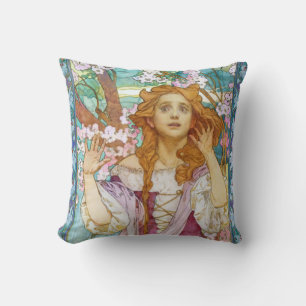 Maud Adams als Joan von Arc, Mucha Kissen