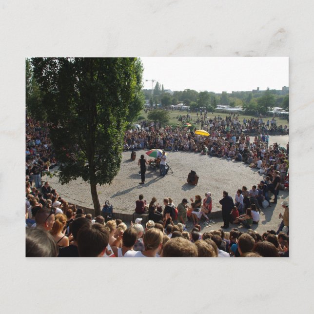 Mauerpark Berlin Karaoke Event Postkarte (Vorderseite)