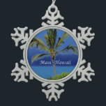 Maui Hawaii Beach Schneeflocken Zinn-Ornament<br><div class="desc">Schöne kühne Blues hinter einer grünen Palme für Menschen,  die Maui Liebe. Ein schönes Gedenkmal Maui,  Hawaii Reise Weihnachtsschmuck.</div>