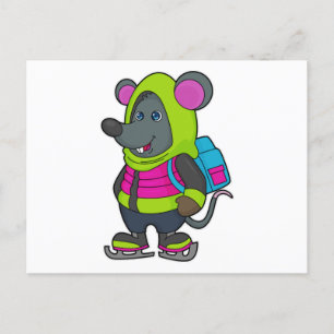 Maus beim Eislaufen mit Schlittschuhen und Rucksac Postkarte