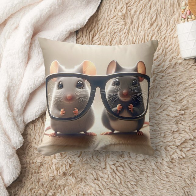 Mäuse, die von hinter einer schwarzen Brille herbe Kissen (Decke)