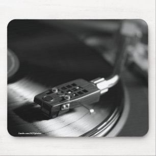 Mauspad: Vinyl-Schallplatte auf einem Plattenspiel Mousepad