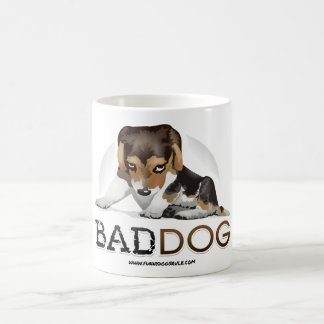 Mauvais chien, café drôle de chien et tasse de thé