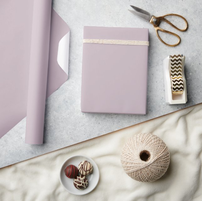 Mauve Finery Lila Solid Color Geschenkpapier (Basteln)