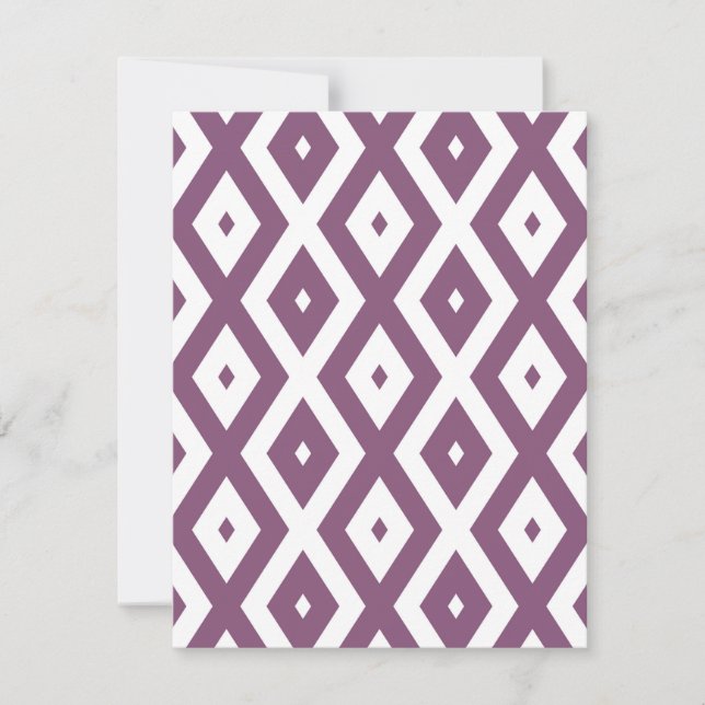 Mauve und weißes Diamantmuster RSVP Karte (Vorderseite)