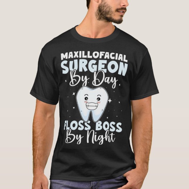 Maxillofacial Surgeon By Day Floss Boss By Night T-Shirt (Vorderseite)