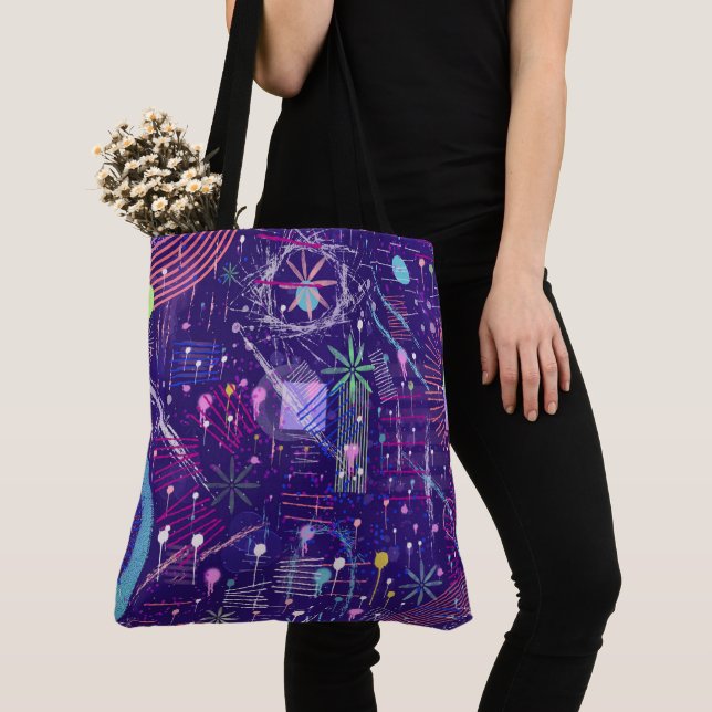 Maximalistischer Abstrakt auf Lila Tasche (Von Nahem)