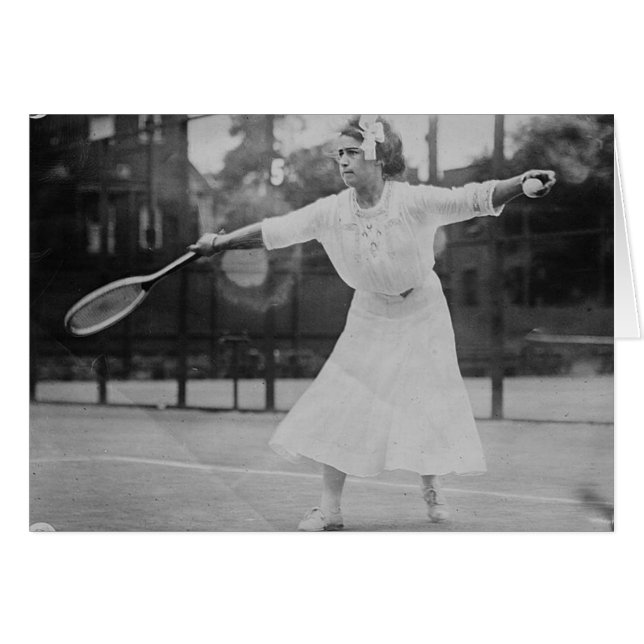 May Sutton jouant au tennis (Devant horizontal)