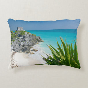 Mayaruinen am Strand in Tulum Zierkissen