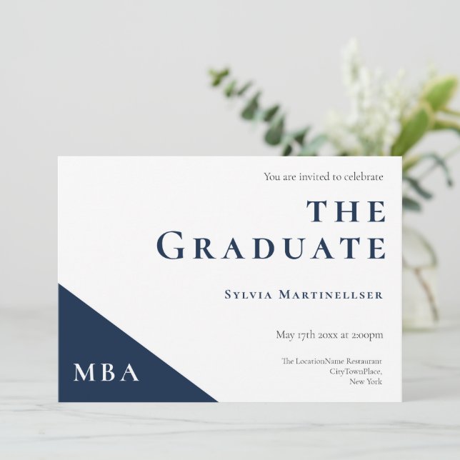 MBA Grad Blue White Graduation Party Einladung (Stehend Vorderseite)