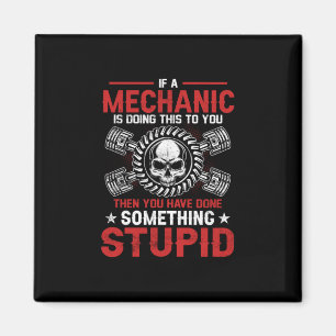 Mechanik Ein Mechaniker tut es. Magnet