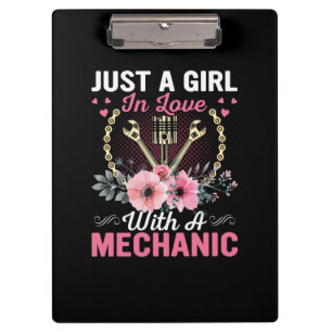 Mechanik nur eines Mädchens in Liebe mit einem Mec Klemmbrett