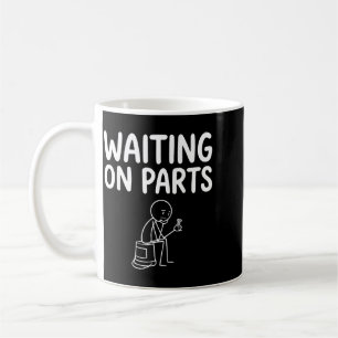 Mechaniker Männer Auto-Reparatur Wartet auf Teile Kaffeetasse