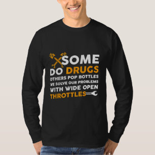 Mechanisch lösen wir ein Problem mit großen offene T-Shirt