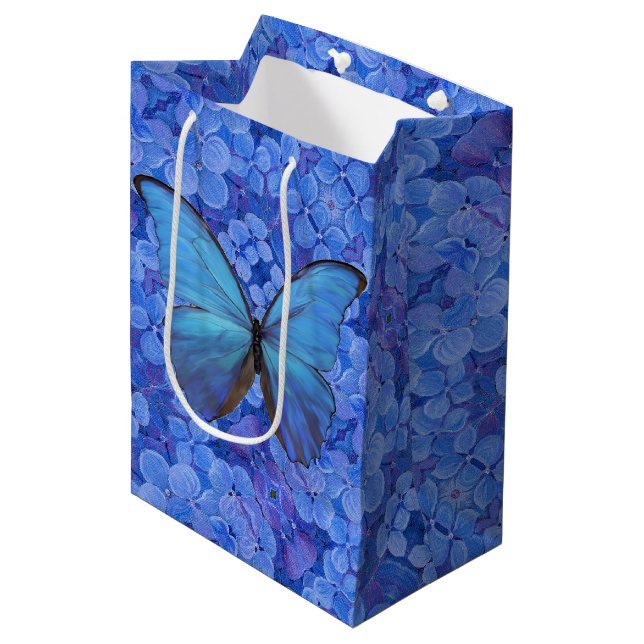 Med Gift Bag Blue Morpho auf Hydrangea Mittlere Geschenktüte (Vorderseite Schrägansicht)