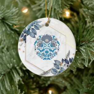 Médaillon floral, ornement bleu sur marbre blanc