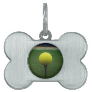 Médaillons Pour Animaux Domestiques Bal de golf jaune sur un terrain de golf de montag
