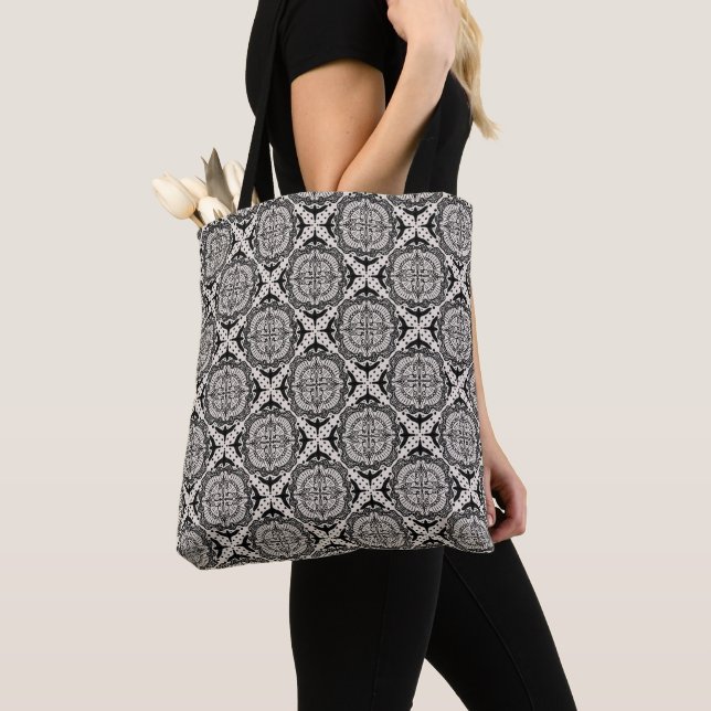 Medallien und Vögel, Skulpturendesign Tasche (Von Nahem)