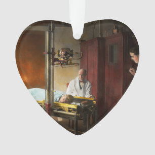 Médecin - Radiographie - Sous les soins du médecin