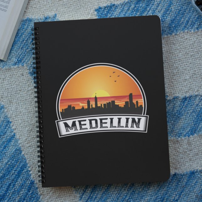 Medellin Colombia Sunset Skyline City Logo Notizblock (Medellin Colombia Sunset Skyline City Logo Notebook)