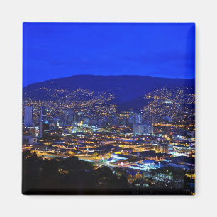 Medellin, Kolumbien in der Nacht Magnet